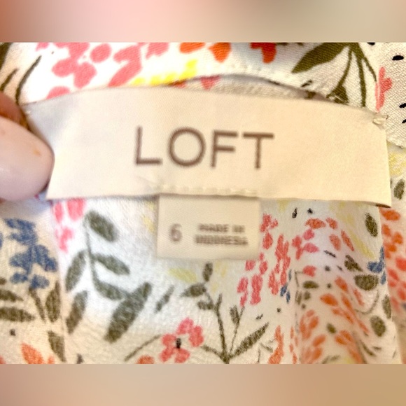 LOFT, LIKE NEW FLORAL WRAP ROMPER, Sz 6 - Picture 11 of 11